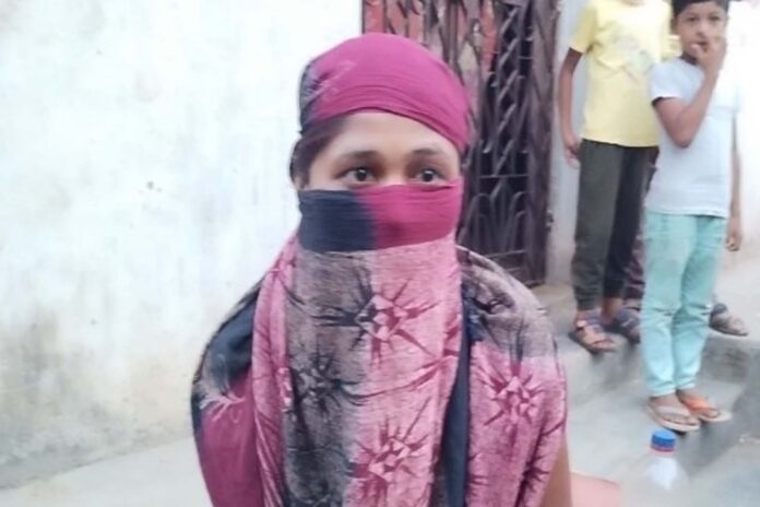 Chhattisgarh: Sensational disclosure of sex racket, villagers caught a girl red-handed with three youths...