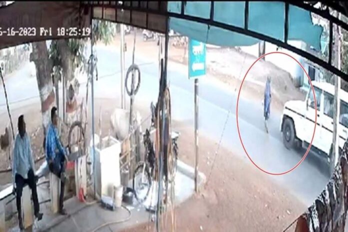 Chhattisgarh: तेज रफ्तार सरकारी वाहन ने महिला को रौंदा, इलाज के दौरान हुई मौत…