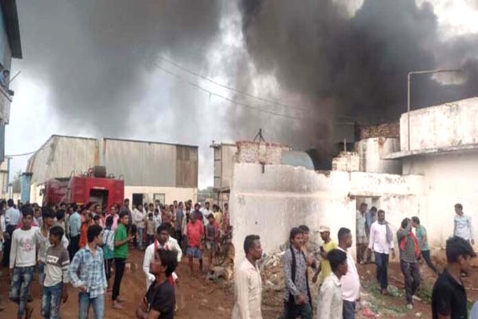 Raipur: Fierce fire in rice mill, controlled after hard work, loss of lakhs...
