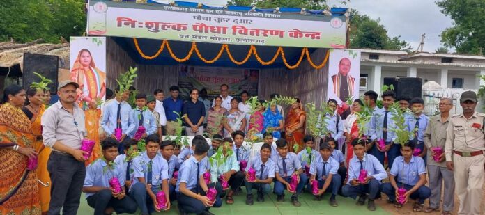 मोहला-मानपुर-अम्बागढ़ चौकी में पौधा तुंहर द्वार कार्यक्रम शुरू