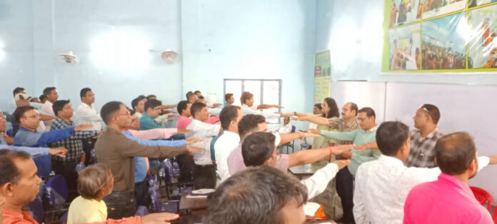 सारंगढ़ बिलाईगढ़ : कार्यालयों और सार्वजनिक स्थानों में हो रहा मतदाता शपथ