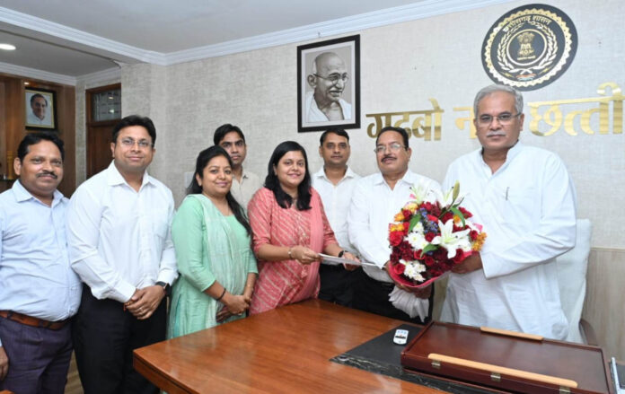 news 1 मुख्यमंत्री बघेल से छ.ग. कनिष्ठ प्रशासनिक सेवा संघ के प्रतिनिधिमंडल ने की सौजन्य मुलाकात