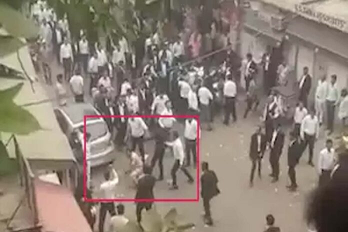 BIG NEWS: तीस हजारी कोर्ट परिसर में फायरिंग, पुलिस मौके पर...