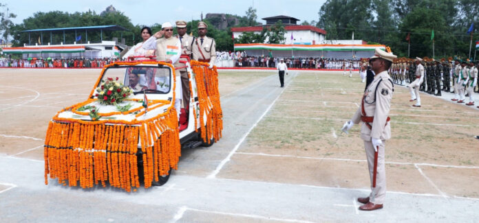 Chhattisgarh : स्वतंत्रता दिवस पर संसदीय सचिव शिशुपाल सोरी ने कांकेर में किया ध्वजारोहण