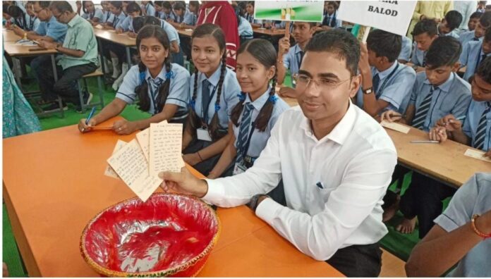 CG News : मतदाता जागरूकता अभियान को लेकर नई पहल...1 लाख से ज्यादा स्कूली बच्चे अपने परिजनों को लिख्र रहे पत्र