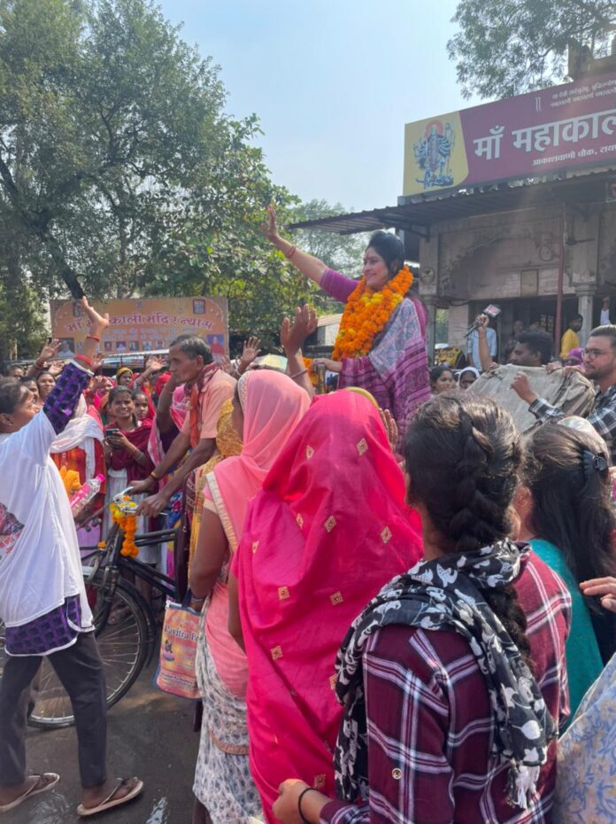 Raipur : हजारों कार्यकर्ताओं के साथ सावित्री जगत ने निकाली रैली, उत्तर विधानसभा से भरा नामांकन, किया जीत का दावा