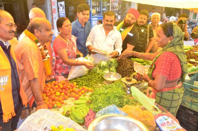 Raipur : भाजपा प्रत्याशी पुरंदर मिश्रा का सैकड़ों भाजपा कार्यकर्ताओं के साथ धुआंधार दौरा