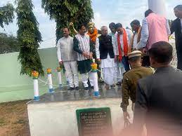 1 CG News : राज्यपाल ने शहीद माधो सिंह को श्रद्धांजलि अर्पित की