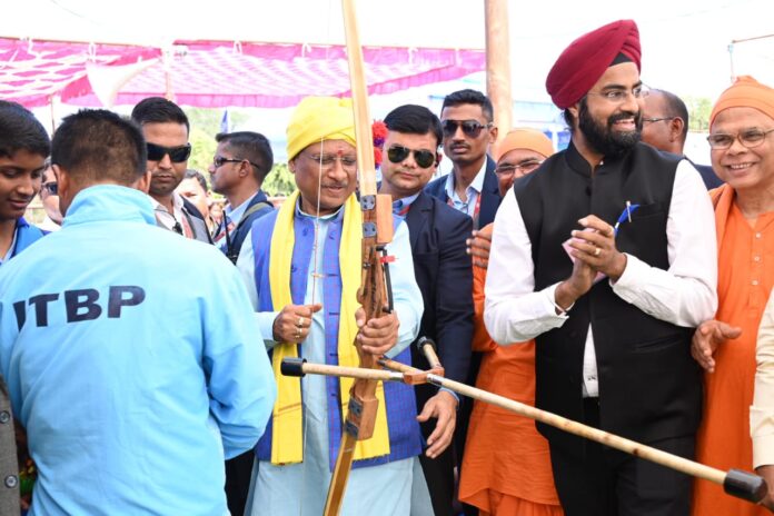 CM साय ने तीरंदाजी में आजमाया हाथ,लक्ष्य पर लगाया सटीक निशाना