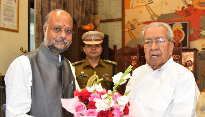 राज्यपाल हरिचंदन से छत्तीसगढ़ के महाधिवक्ता ने की सौजन्य भेंट