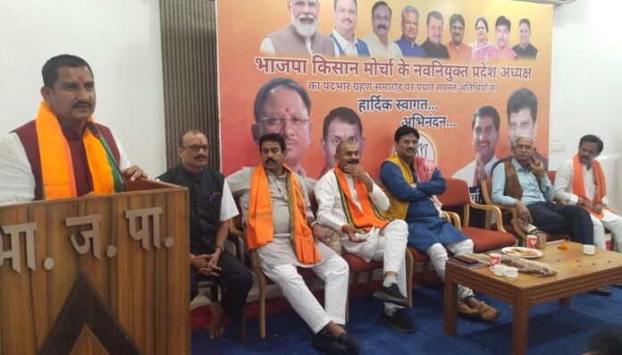 भाजपा किसान मोर्चा के राष्ट्रीय मंत्री एवम् पूर्व प्रदेशाध्यक्ष के गरिमा मायी उपस्तिथि में नवनियुक्त प्रदेशाध्यक्ष तोखन साहू को मोर्चा का पदभार सौंपा गया
