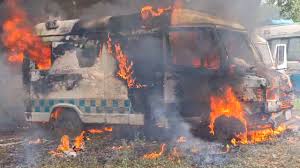 1 सदर अस्पताल में खड़ी एंबुलेंस में लगी भीषण आग....फायर ब्रिगेड की टीम मौके पर