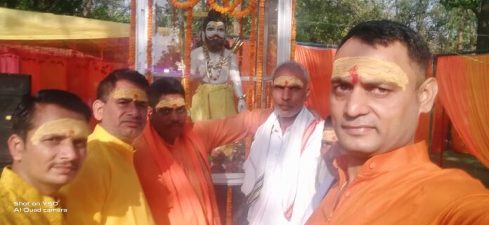 Lord Parshuram ji's birth anniversary was celebrated in Vadrafnagar.