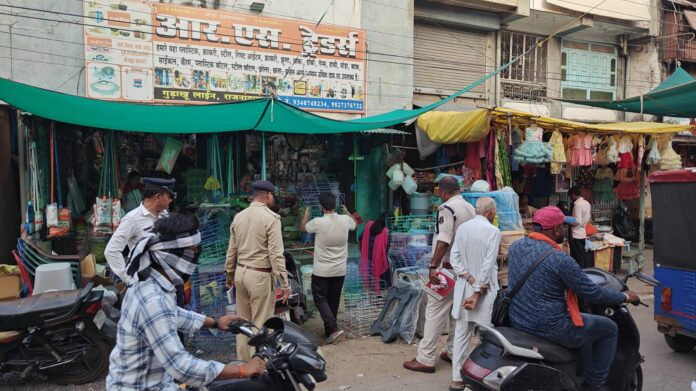 यातायात विभाग का शहर में अतिक्रमण हटाने अभियान एवं नो पार्किंग में खड़े वाहनों पर कार्यवाही