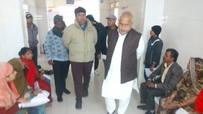 ऊर्जा मंत्री तोमर ने सिविल अस्पताल हजीरा का किया निरीक्षण