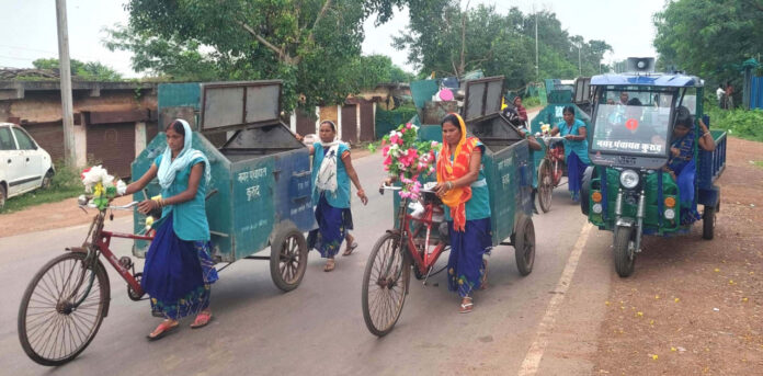 स्वच्छ भारत मिशन : स्वच्छता दीदीयां स्वच्छता के लिए लोगों को कर रही प्रेरित