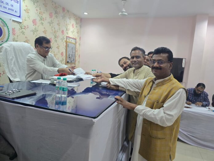 रायपुर जिला पंचायत, क्षेत्र क्रमांक 05 से प्रदेश कांग्रेस के वरिष्ठ प्रवक्ता सुरेंद्र वर्मा ने दाखिल किया नामांकन