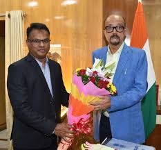 3 राज्यपाल डेका से नव नियुक्त सचिव डॉ. प्रसन्ना ने की भेंट