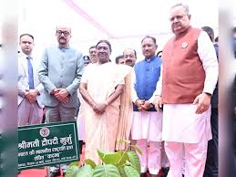 6 राष्ट्रपति द्रौपदी मुर्मु ने विधानसभा परिसर में किया कदम्ब का पौधरोपण
