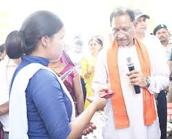 6 बैगा समुदाय की बिटिया ने किया टॉप, मुख्यमंत्री से की मुलाकात