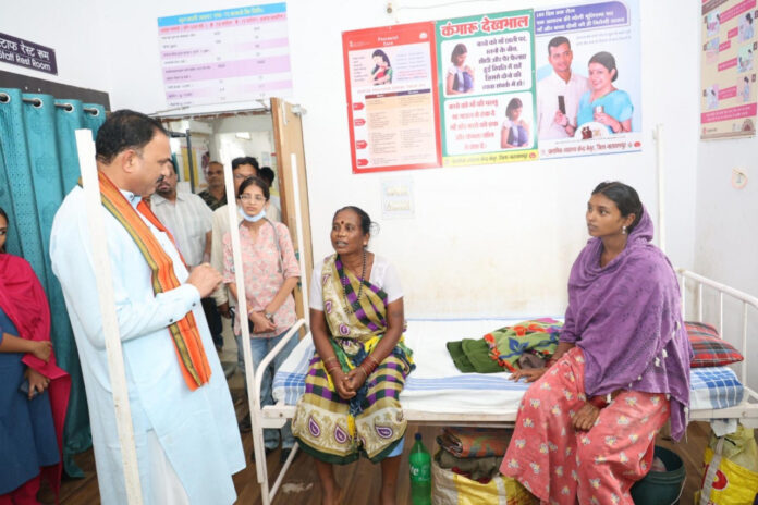 Health Minister Shyam Bihari Jaiswal did a surprise inspection of Badrinath Baghel District Hospital