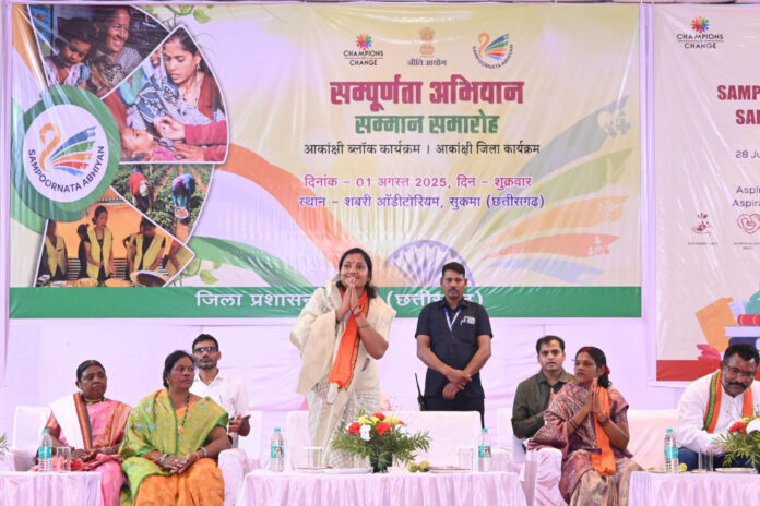 मंत्री राजवाड़े ने आकांक्षा हाट का किया उद्घाटन