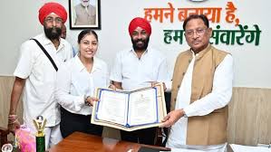 3 मुख्यमंत्री विष्णु देव साय से राष्ट्रपति सम्मान से सम्मानित देवाशीष और मनतृप्त कौर ने की सौजन्य मुलाकात