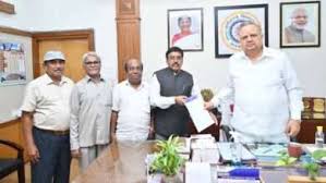 3 - Copy जगदलपुर : लोहांडीगुड़ा ब्लॉक में बाढ़ प्रभावितों के लिए राहत शिविर, भोजन और आवश्यक सामग्री का वितरण