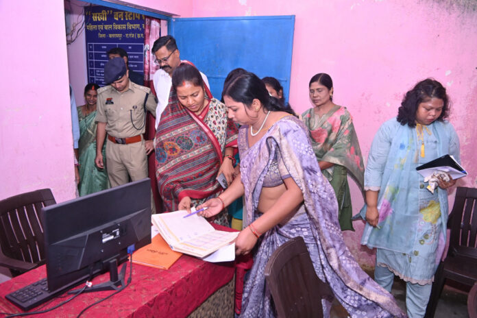 मंत्री लक्ष्मी राजवाड़े ने बलरामपुर में विभिन्न संस्थाओं का किया निरीक्षण