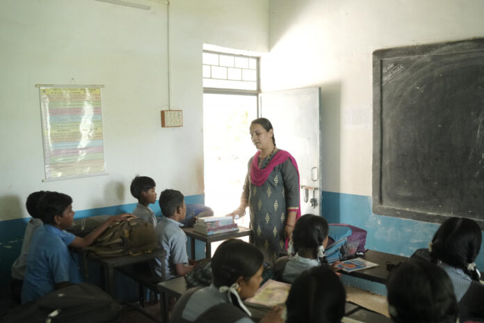 युक्ति युक्तकरण से स्कूल में आए टीचर, अब अंग्रेजी से नहीं लगेगा डर