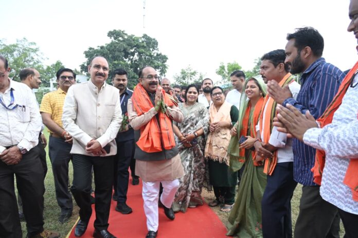 उप मुख्यमंत्री अरुण साव पूर्वी क्षेत्रीय अंतर विश्वविद्यालयीन पुरुष कबड्डी प्रतियोगिता के पुरस्कार वितरण समारोह में हुए शामिल