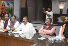 Bihar Assembly Elections 2025 : NDA गठबंधन ने किया सीट शेयरिंग का ऐलान, BJP और JDU बराबर-बराबर सीटों पर लड़ेंगी चुनाव Bihar Assembly Elections 2025 : NDA गठबंधन ने किया सीट शेयरिंग का ऐलान, BJP और JDU बराबर-बराबर सीटों पर लड़ेंगी चुनाव