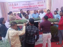 3 फसल विविधीकरण एवं जैविक खेती का मार्गदर्शन मिला किसानों को किसान मेंला में