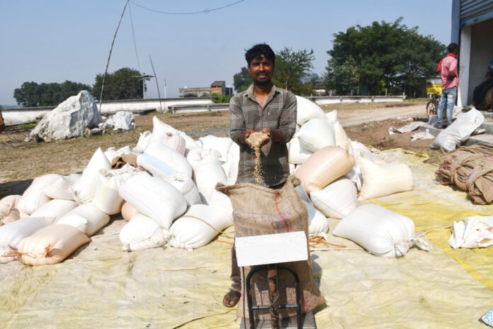 1 बलरामपुर : तुम्हर टोकन से आसान हुई धान खरीदी....