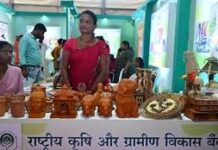 नाबार्ड की मदद से महिला समूह बन रहे आत्मनिर्भर नाबार्ड की मदद से महिला समूह बन रहे आत्मनिर्भर