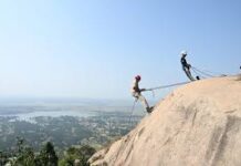 जशपुर जम्बुरी 2025 : देशदेखा में 120 पर्यटक ले रहे रॉक क्लाइंबिंग का रोमांच, विशेषज्ञों की निगरानी में सुरक्षित साहसिक अनुभव रायपुर, 07 नवम्बर 2025 : छत्तीसगढ़ के पर्यटन मानचित्र पर तेजी से उभरते जशपुर जिले में आयोजित जशपुर जम्बुरी 2025 के दौरान रोमांच