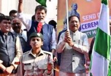 मुख्यमंत्री विष्णुदेव साय ने यूनिटी मार्च के लिए राज्य के 68 युवाओं के दल को हरी झंडी दिखाकर किया रवाना मुख्यमंत्री विष्णुदेव साय ने यूनिटी मार्च के लिए राज्य के 68 युवाओं के दल को हरी झंडी दिखाकर किया रवाना