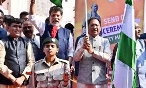 111 - Copy मुख्यमंत्री विष्णुदेव साय ने यूनिटी मार्च के लिए राज्य के 68 युवाओं के दल को हरी झंडी दिखाकर किया रवाना