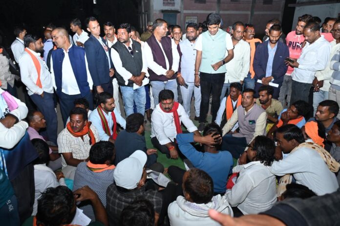 111 - Copy किसानों की शिकायत पर उपमुख्यमंत्री ने ग्राम कुरूवा के पटवारी को तत्काल निलंबित करने के दिए निर्देश