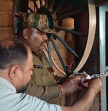 111 - Copy वन विभाग ने कोंडागांव की दो सॉ मिलों को किया सील...सॉ मिल का संचालन किया जा रहा था बिना वैध उत्तराधिकारी के