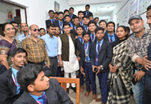 बाल दिवस पर मंत्री वर्मा बने बच्चों के प्रेरणास्रोत – दृष्टि एवं श्रवण बाधितार्थ विद्यालय में जगाई आत्मविश्वास की लौ रायपुर : बाल दिवस पर मंत्री वर्मा बने बच्चों के प्रेरणास्रोत – दृष्टि एवं श्रवण बाधितार्थ विद्यालय में जगाई आत्मविश्वास की लौ