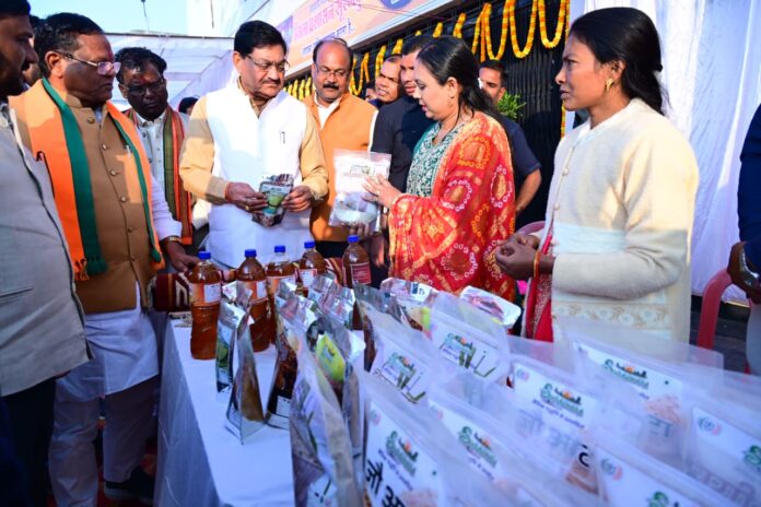 सूरजपुर : जनजातीय गौरव दिवस पर 'सूरजधारा' ब्रांड का शुभारंभ