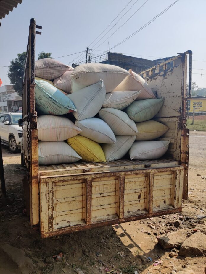 2 सूरजपुर के तहसील लटोरी में 45 बोरी अवैध धान जप्त, कार्रवाई जारी