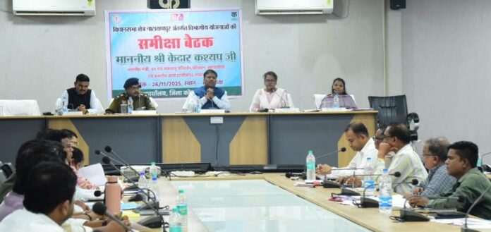 2 वन मंत्री केदार कश्यप ने अधिकारियों की बैठक ली