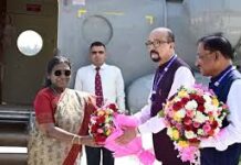 राष्ट्रपति मुर्मु का अंबिकापुर में आत्मीय स्वागत राष्ट्रपति मुर्मु का अंबिकापुर में आत्मीय स्वागत