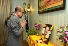 डॉ. राजेंद्र प्रसाद शुक्ल की जयंती पर राज्यपाल ने किया नमन डॉ. राजेंद्र प्रसाद शुक्ल की जयंती पर राज्यपाल ने किया नमन