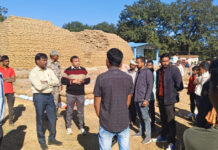 सूरजपुर : कलेक्टर एस. जयवर्धन ने धान खरीदी केंद्रों का किया निरीक्षण सूरजपुर : कलेक्टर एस. जयवर्धन ने धान खरीदी केंद्रों का किया निरीक्षण