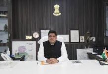 दंतेवाड़ा : कलेक्टर कुणाल दुदावत ने कुआकोंडा ब्लॉक के सघन भ्रमण में धान खरीदी केन्द्र का किया निरीक्षण दंतेवाड़ा : कलेक्टर कुणाल दुदावत ने कुआकोंडा ब्लॉक के सघन भ्रमण में धान खरीदी केन्द्र का किया निरीक्षण