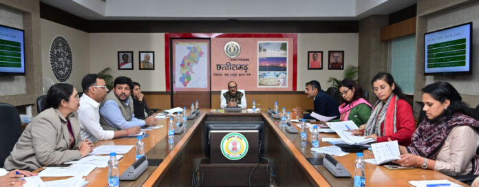 आधार कार्ड सभी को उपलब्ध करायें : मुख्य सचिव विकासशील