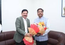 वन मंत्री कश्यप से एसईसीएल के सीएमडी ने की सौजन्य भेंट वन मंत्री कश्यप से एसईसीएल के सीएमडी ने की सौजन्य भेंट